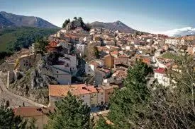 Albergo Il Cacciatore, hotel in Ovindoli