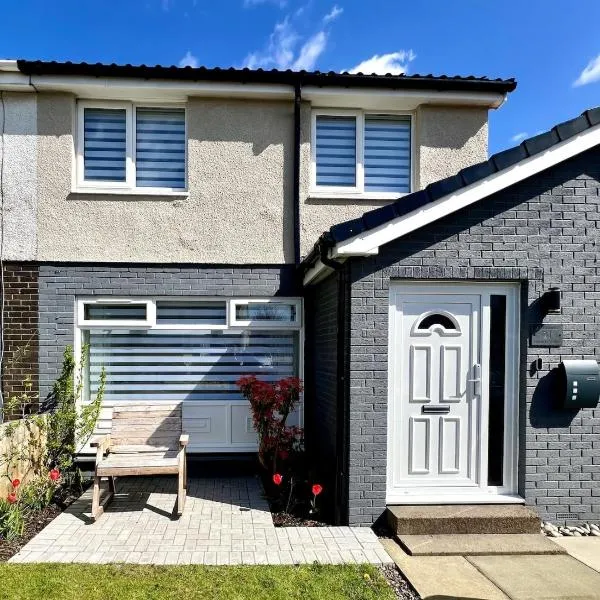 Dunmuir House 4 Bedroom 2 bathroom House & Garden in Denny, Hotel in Falkirk