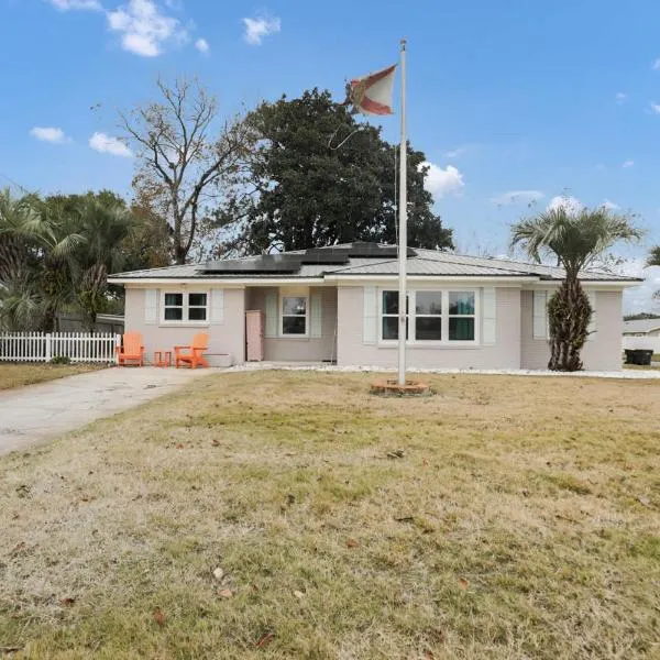 Ocean - 5 Bedroom Retreat with Pickleball, Arcade, Grill & Beach Access!, hotel v destinaci Fort Walton Beach