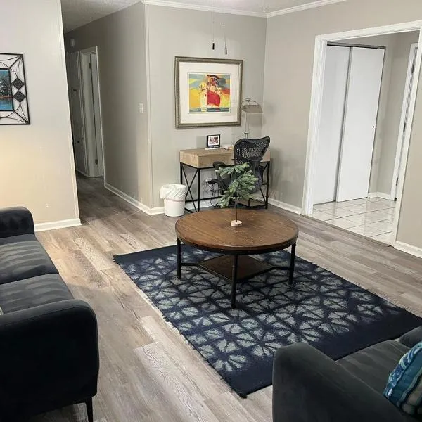 Sweet Home Alabama 4BR 2BA oasis with pool WI-FI, hotel em Montgomery