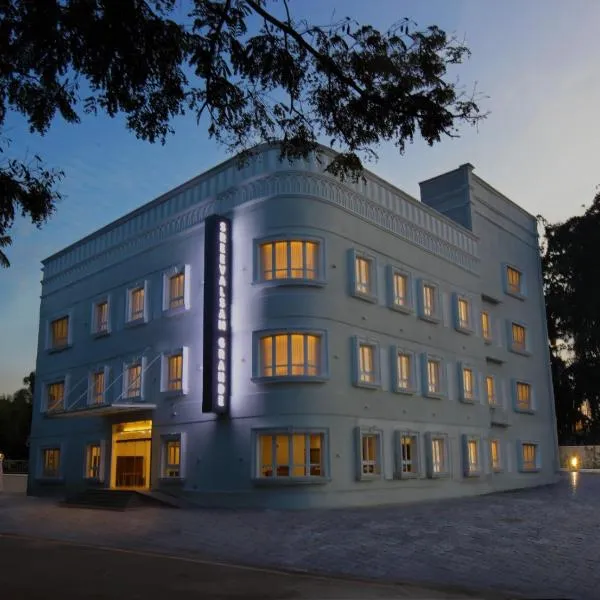 Sreevalsam Grande, hotel u gradu Pathanāmthitta