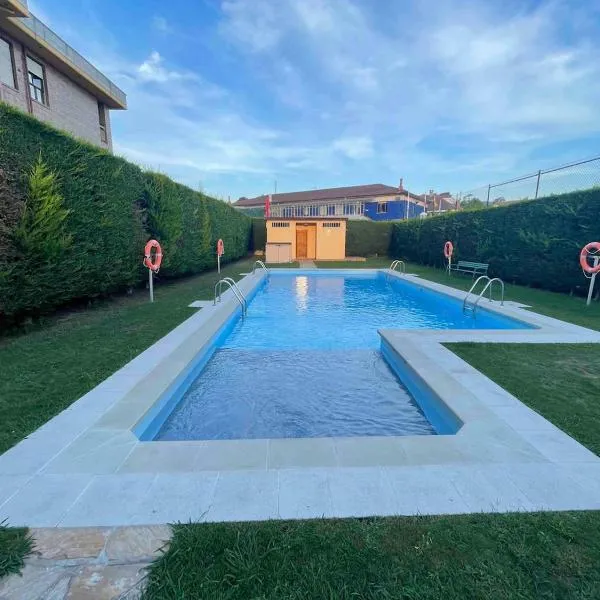 Apartamento con piscina en Saron, hotel en Sarón