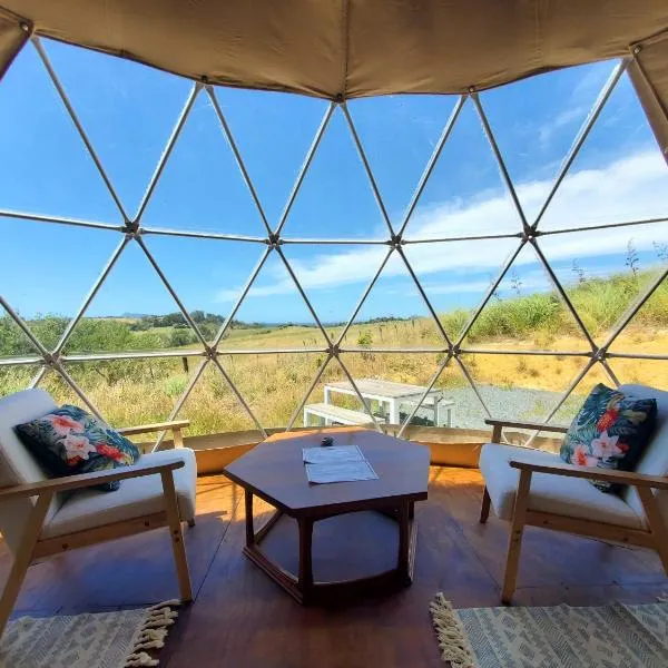 2 Waipu Eco Off-grid Luxury Glamping Seaview Geodesic Dome, hotel v destinaci Waipu