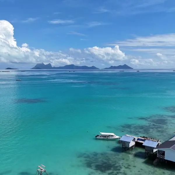 Bigfin water bungalow, hotel in Semporna