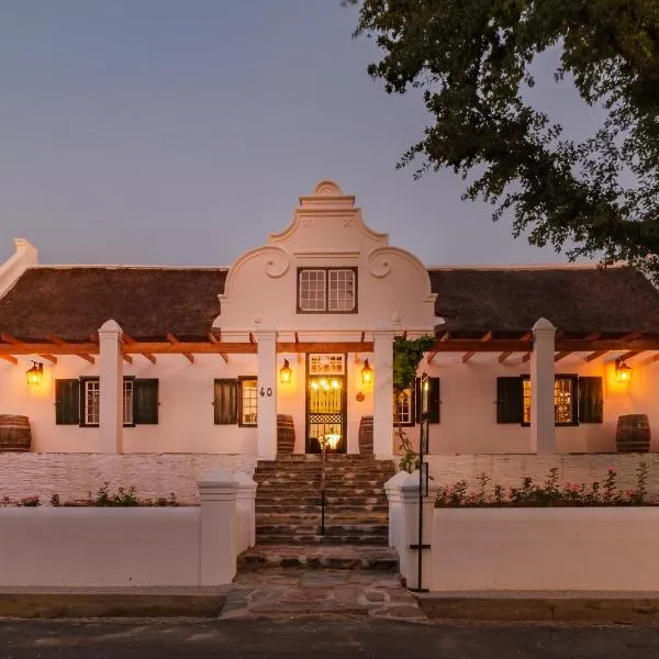 MACHTELD SMITH HOUSE on Church Street, Tulbagh, hotel in Tulbagh