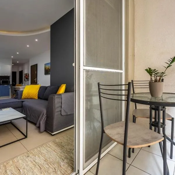 Central Sliema Modern 2 bedroom Apartment Malta, hotel in Sliema