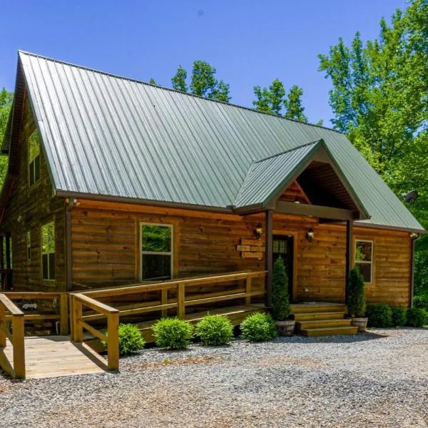 New Listing! Wine Country Retreat - 2 Bed, Hot Tub, hotel in Dahlonega