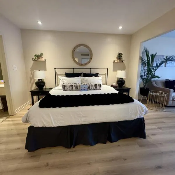 Newly Renovated Ski-In Ski-Out 1-Bedroom Condo with Pool, Gym, Sauna by Horseshoe Valley, ξενοδοχείο σε Edgar