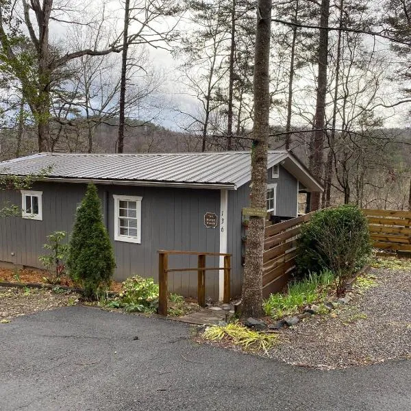 Convenient Cottage-Hot Tub, 4 Minutes to Dahlonega, hotel in Dahlonega