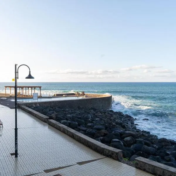 Surf n Swim VV, hotel in Bajamar