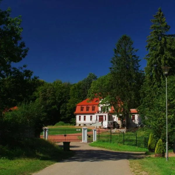 Dwór Uradz, hotel in Uradz