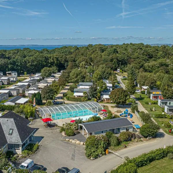 Domaine Résidentiel de Plein Air Kerleyou, hotel v destinaci Douarnenez