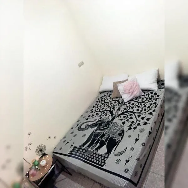 Budget private room - Near Agadir Airport, ξενοδοχείο σε Inezgane
