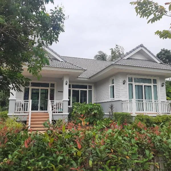 Resort house - 2 min walk to the beach, hotel a Ban Krut