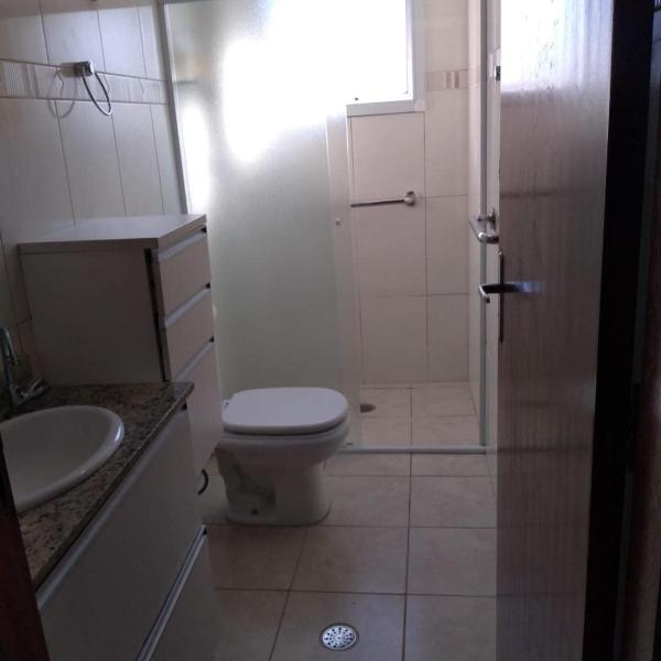 Apartamento espaçoso a uma quadra da praia - Foto 3