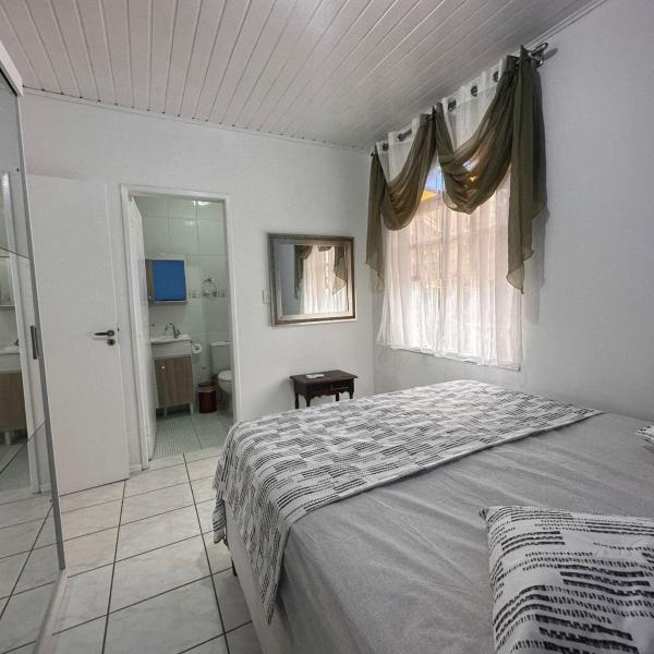 Casa térrea com churrasqueira a metros da praia - Foto 2