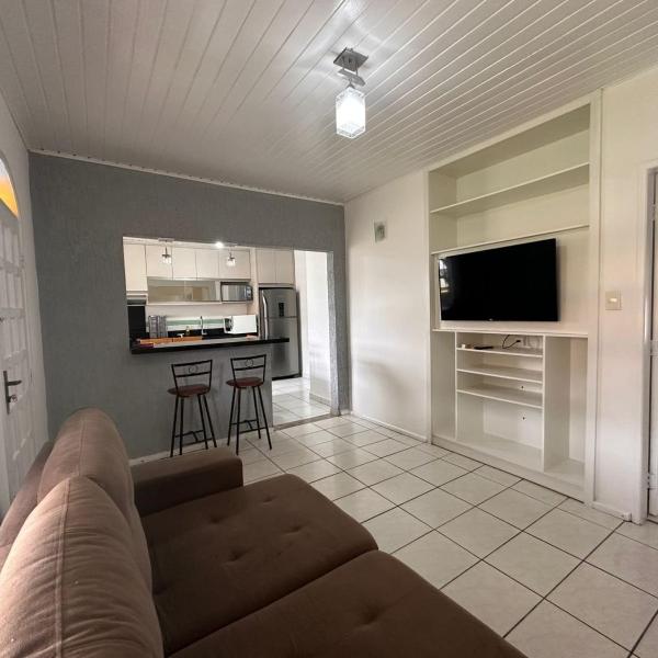 Casa térrea com churrasqueira a metros da praia - Foto 5