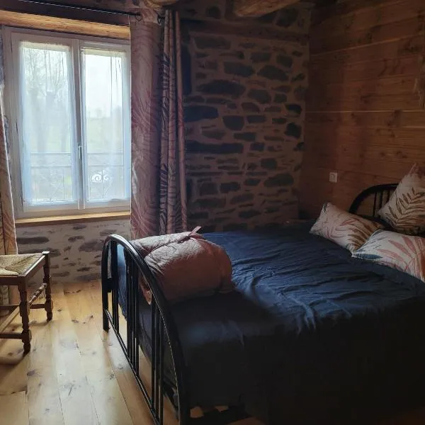 Maison 9 personnes à la campagne, hotel in Alleuze