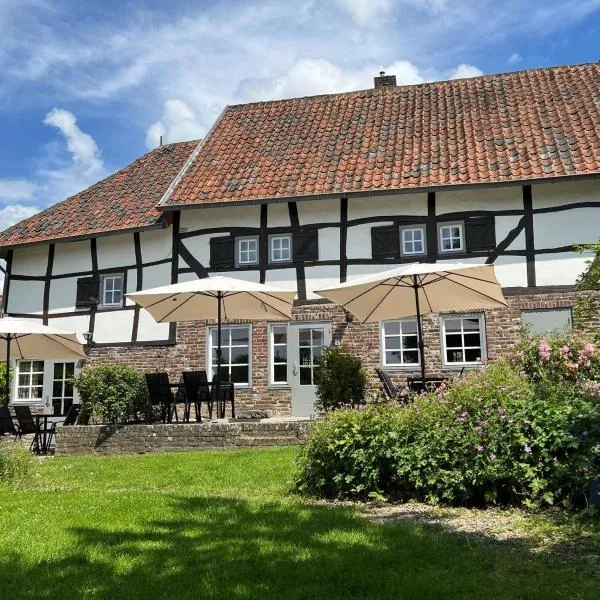 Vakantiewoningen 'Hoeve de Witte Olifant', hotel en Noorbeek