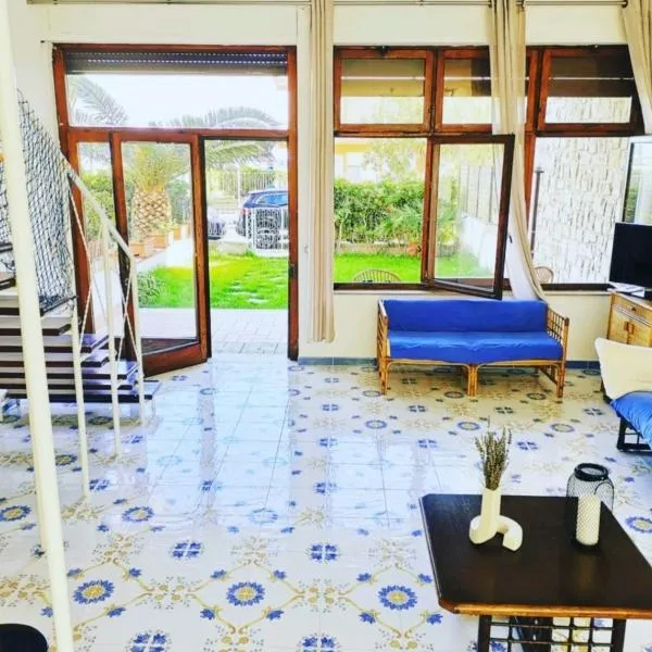 가에타에 위치한 호텔 VILLA AZZURRA
