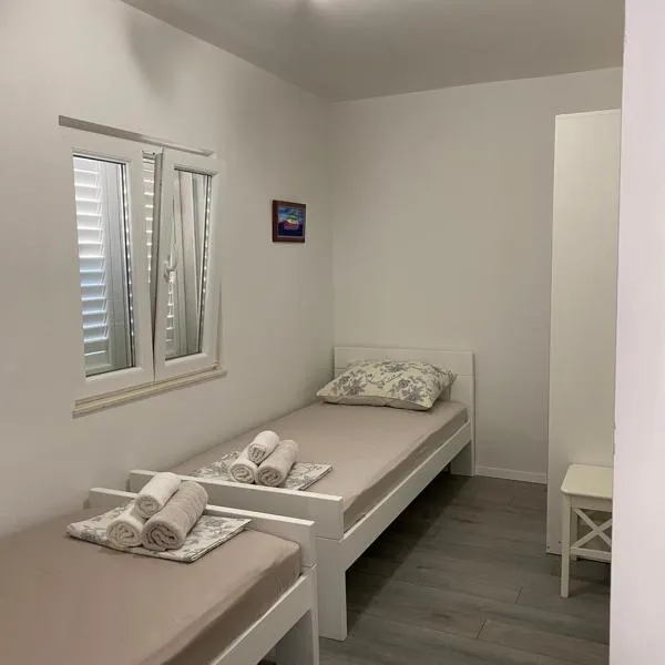 Apartments Štica- Pelješac, hotel in Janjina