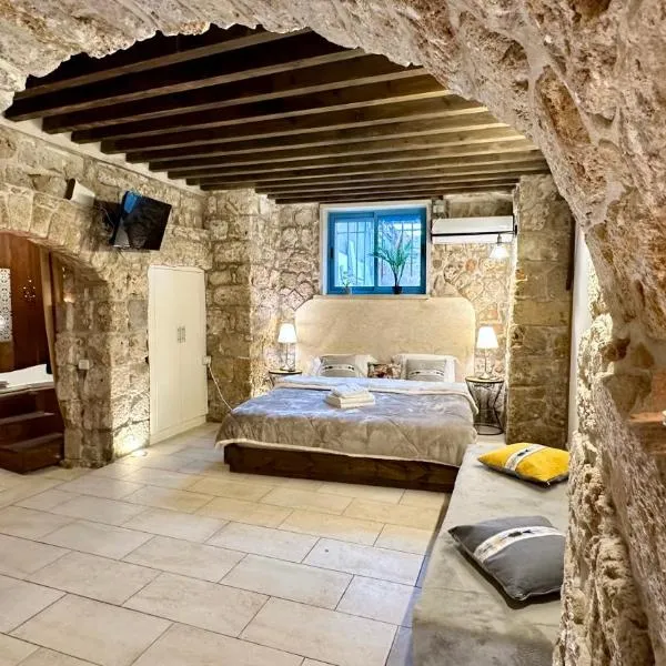 Jacuzzi Suite Near Lighthouse, ξενοδοχείο σε Άκρα