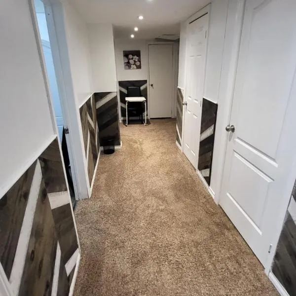 Newly Furnished Modern Apartment, hotel v destinaci Welland