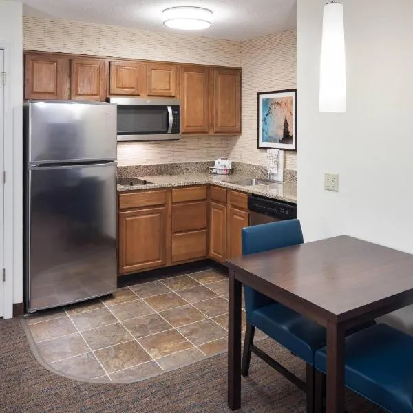 Residence Inn Kansas City Country Club Plaza, Hotel in Kansas City