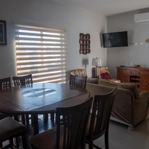 2br/2ba Condo 1 block to ocean! - Unit #5, hotel v destinácii Mazatlán
