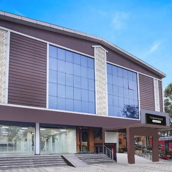 Super Townhouse Selaqui Chakrata Road โรงแรมในSahaspur