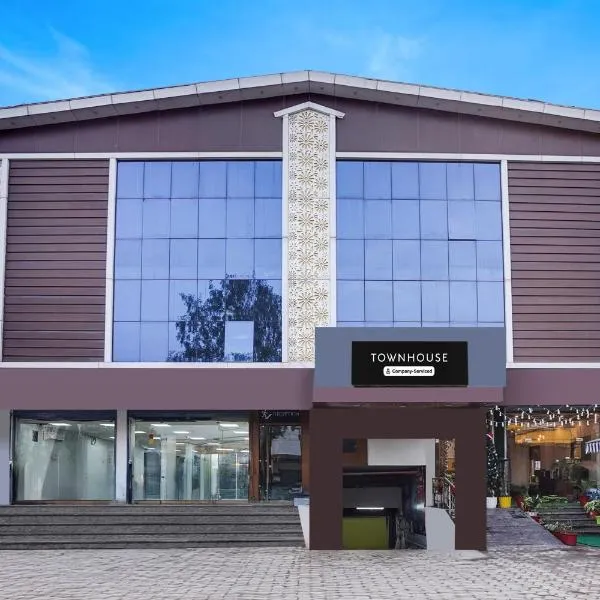 Super Townhouse Selaqui Chakrata Road, hotel v mestu Dehradun