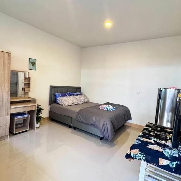 ห้องเช่าพิภูตะวัน, hotel v destinaci Ban Luam