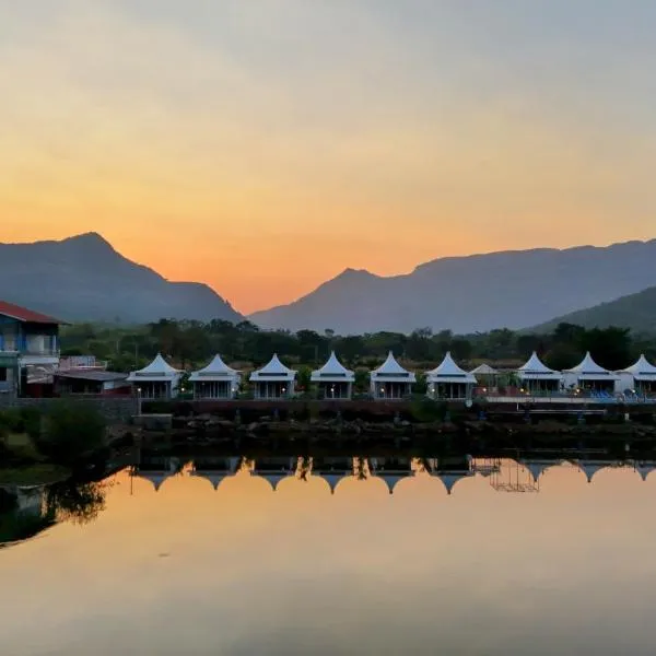 Lake Forest Resort Mulshi, hotel di Pune
