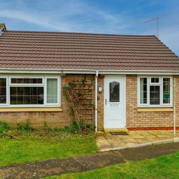 Wootton 2-Bedroom Bungalow, hotel en Hardingstone