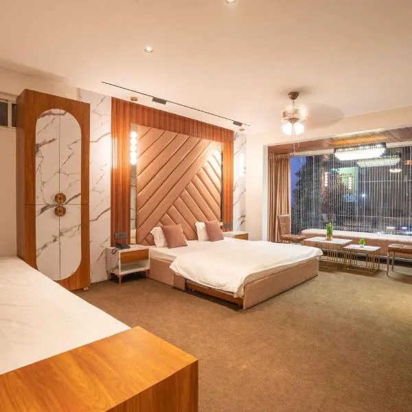 Majestic Inn, hótel í Pune