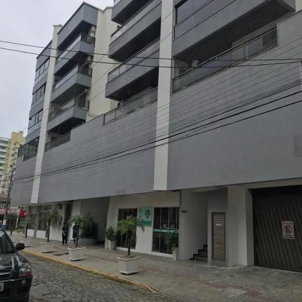 Apto em Itapema - Quadra MAR, hotel en Itapema