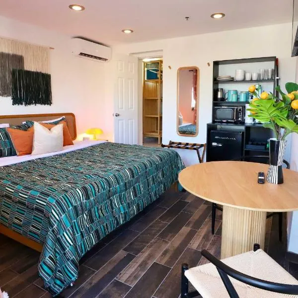 Ocean Drive Rooftop Suite with Ocean Views & Terrace, hotel en Miami Beach