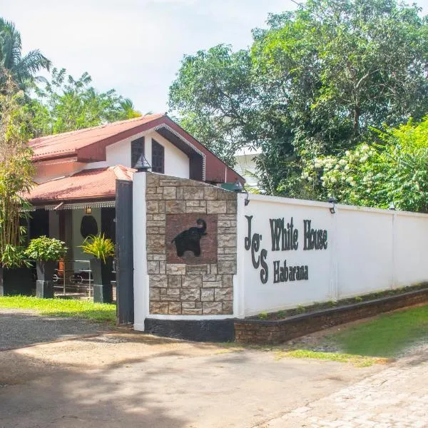 JC'S White House, hotel v destinaci Habarana
