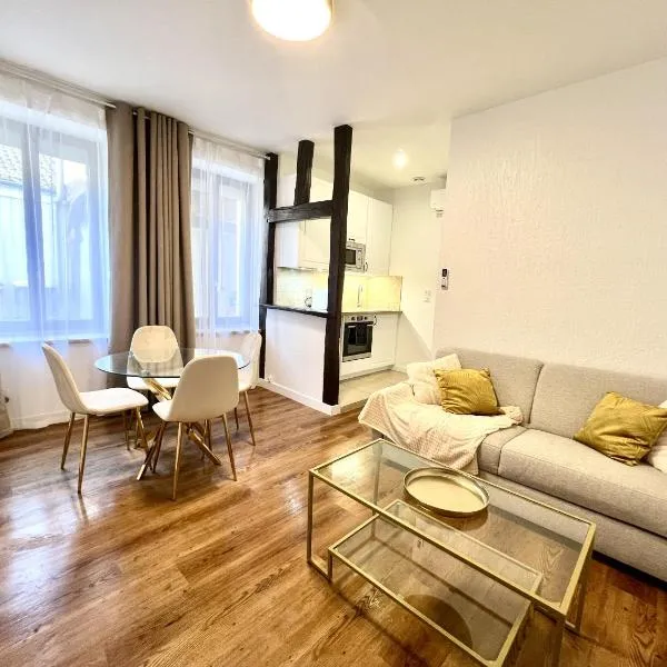 Romorantin में, होटल Les Logis d'Esmeralda-Appartements-Arrivée autonome