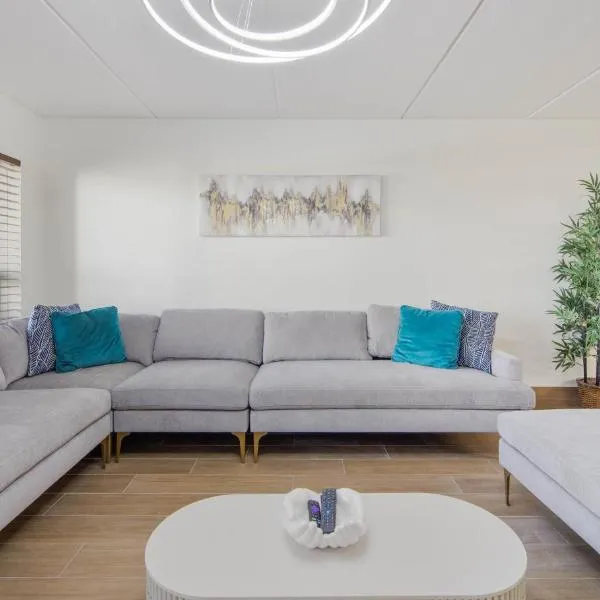 Amazing Views at Beachfront Condo at Saida Towers، فندق في جنوب جزيرة بادري
