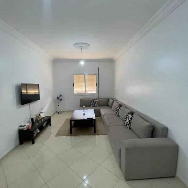 WiFi & Smart TV & Netflix & Free Parking & Full Kitchen & Heating & Washing Machine, hotel v destinaci Khemisset