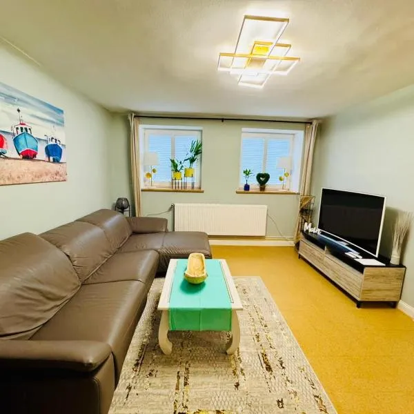Moderne Ferienwohnung in Kiel-Holtenau, Strandnähe, 2 Zimmer, voll ausgestattet, gute Anbindung, hotel in Kiel