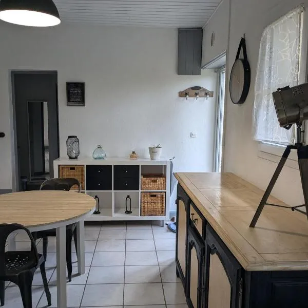Appartement dans haras, hotel in Saint-André-le-Puy