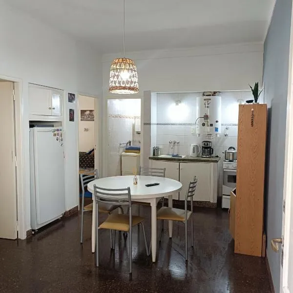 Dpto cerca del mar, hotel in Necochea
