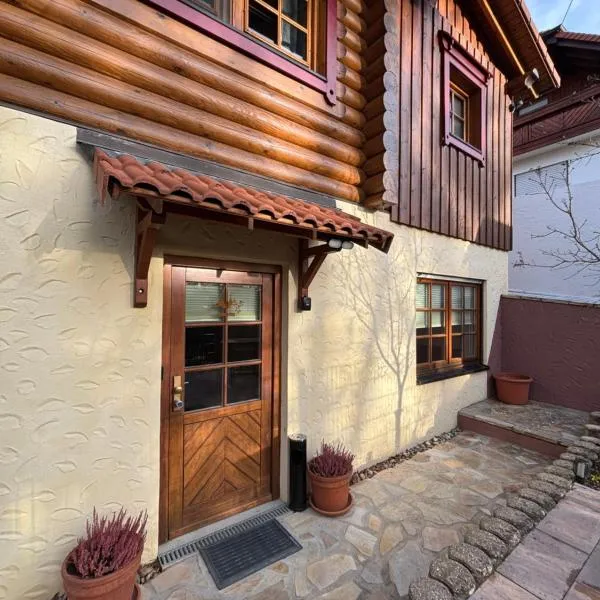 Buntes Nest im Holzhaus, hotel in Frommern