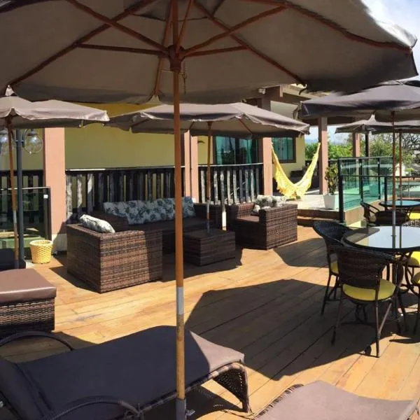 Pousada Anjos - à 2 quadras do mar, hotel u gradu Matinjos