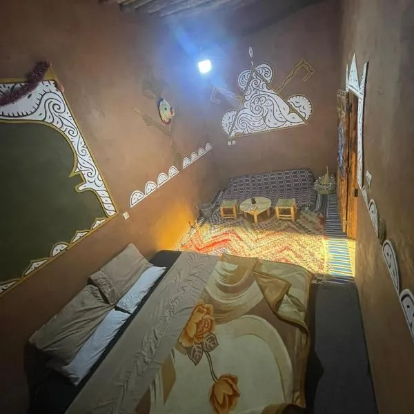 Dar Laassri Tours, hotel in Mhamid