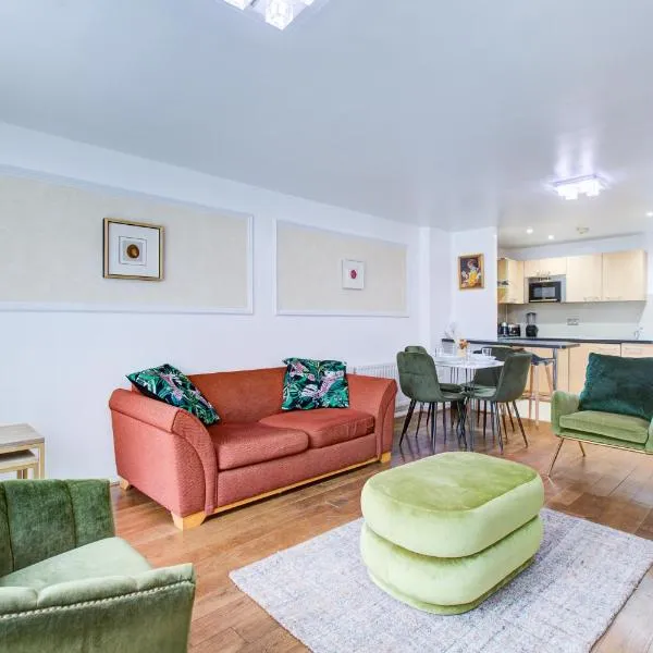 Newly furnished stunning 2 bedroom flat, hotel v destinaci Colindale