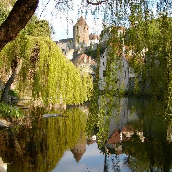 Les Rives de l'Armançon, hotel v destinaci Semur-en-Auxois