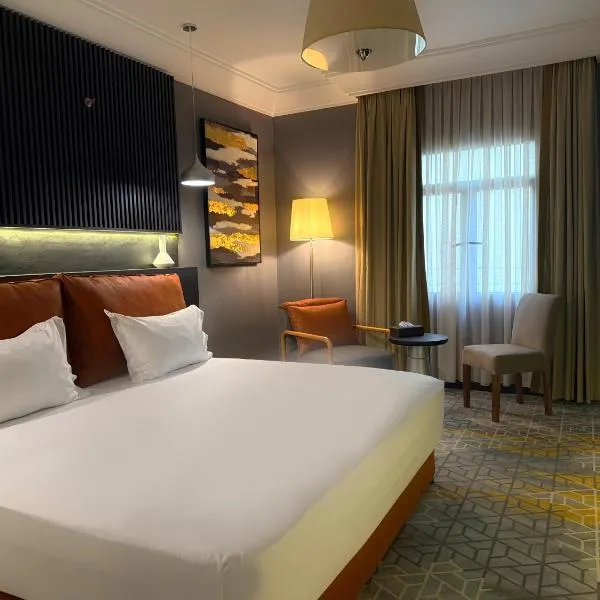 Crown Town Hotel, hotel a Gedda